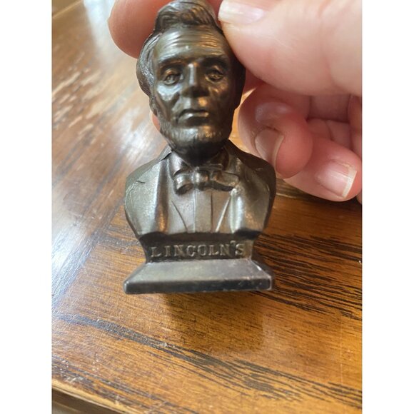 Vintage Abraham Lincoln Miniature Bust Statue 2.5" Tall Bronze Finish Collectibl - Picture 5 of 5